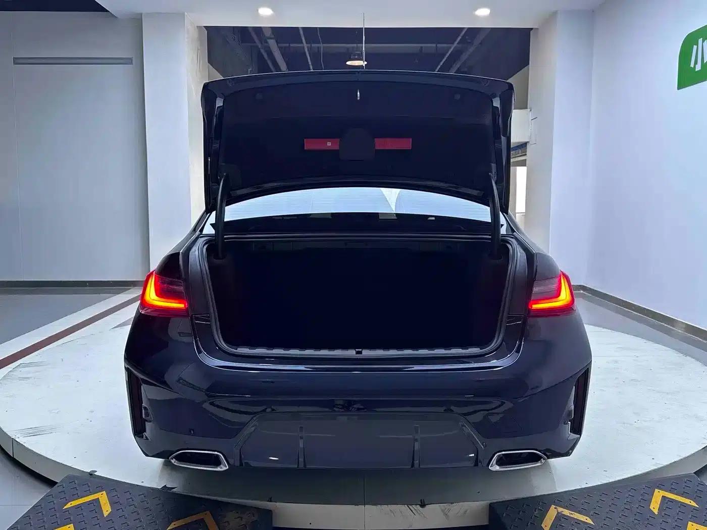 2023 BMW 3 Series 320Li M Sport Package — миниатюра 21