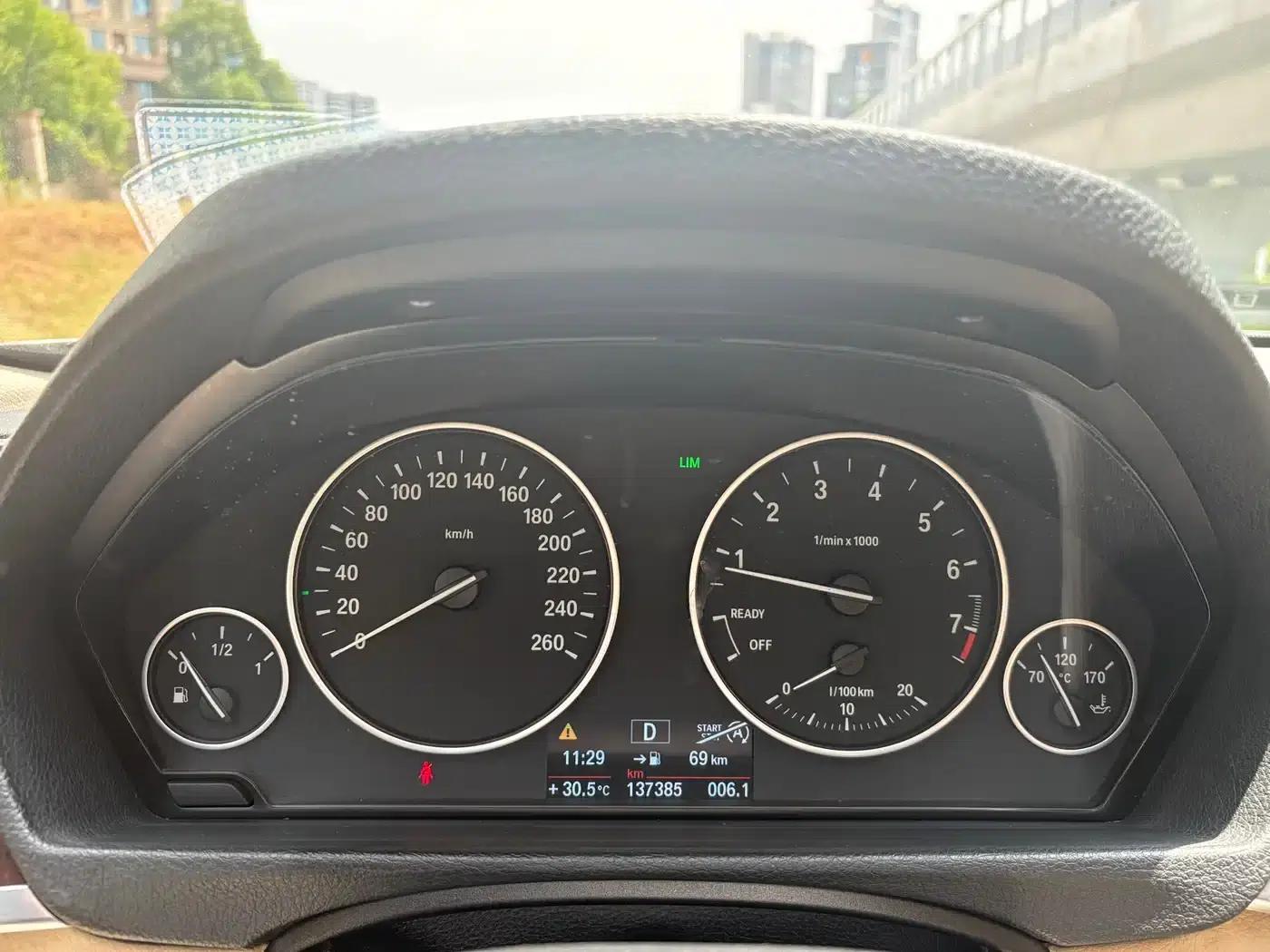 BMW 3 Series 2013 320Li Fashion Edition — миниатюра 12