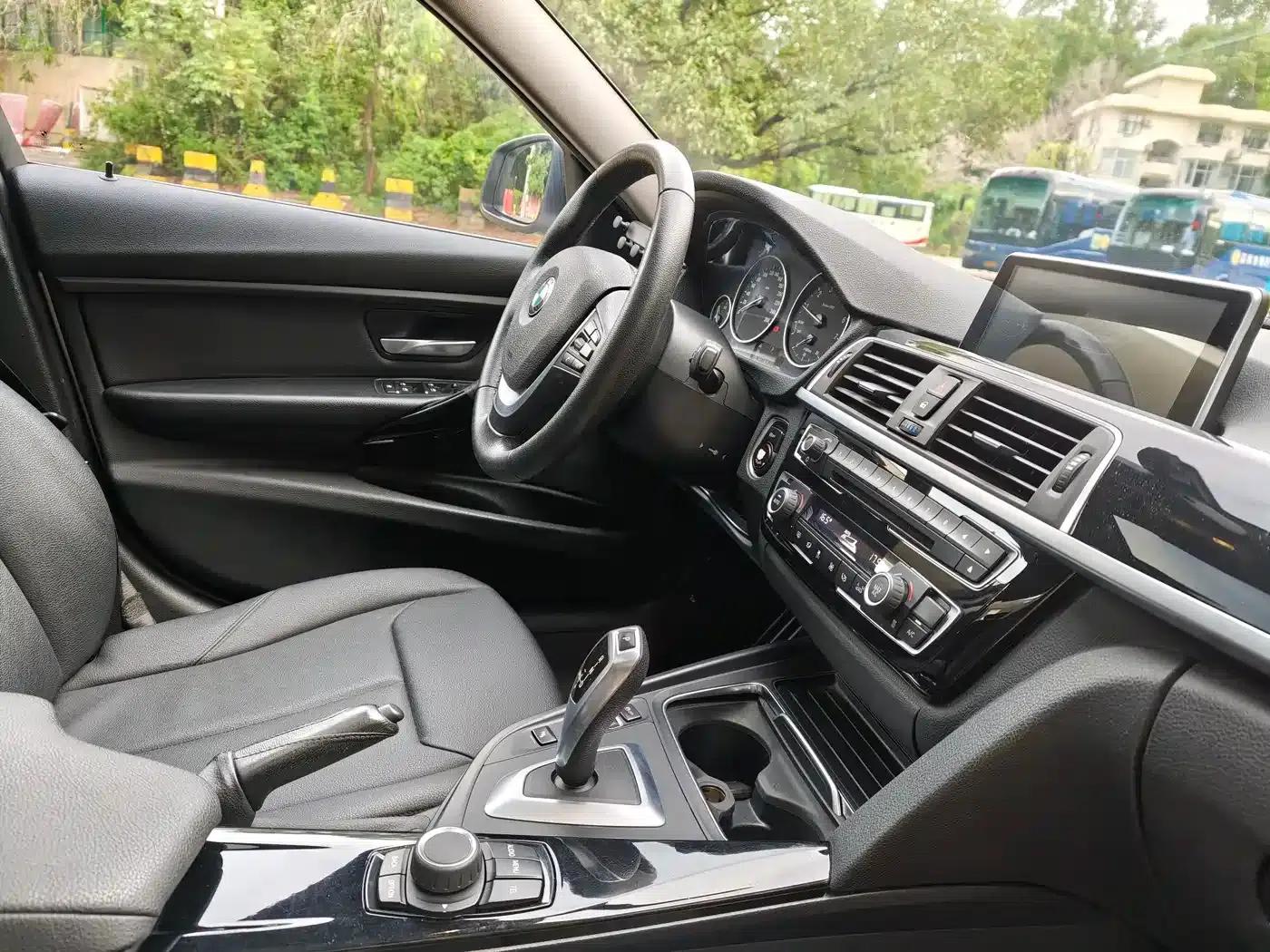 2017 BMW 3 Series 318Li Fashion Edition — миниатюра 16