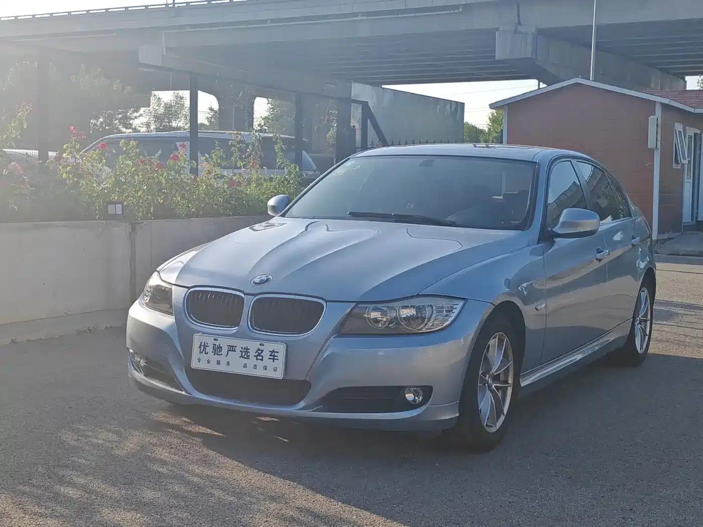 BMW 3 Series 2011 318i Leading Edition — миниатюра 1