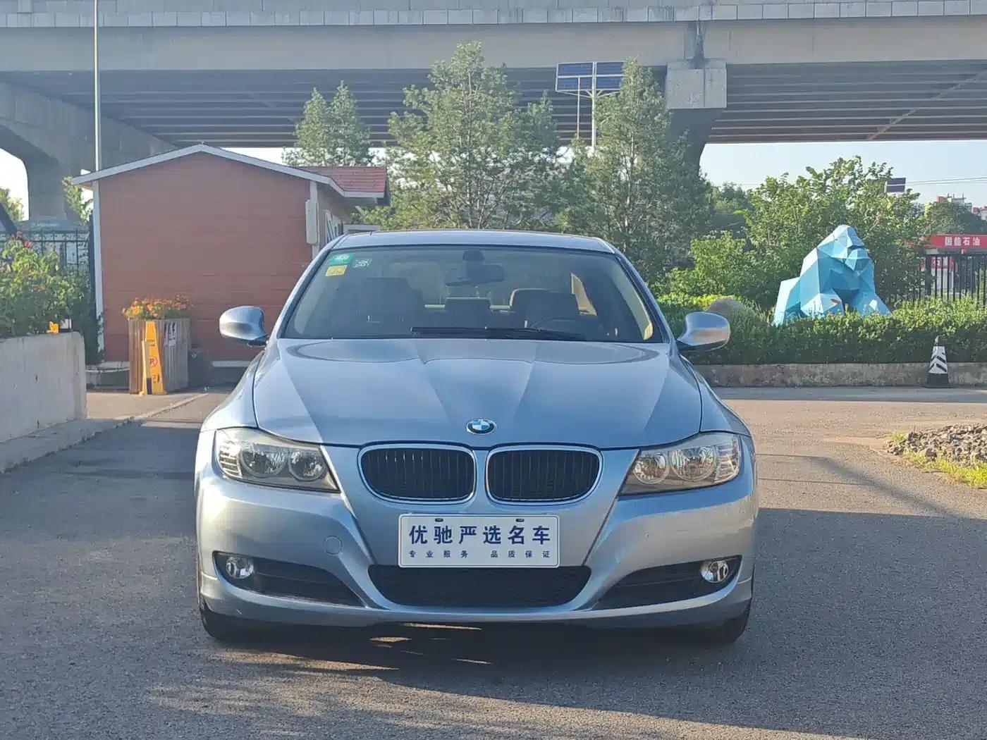 BMW 3 Series 2011 318i Leading Edition — миниатюра 2