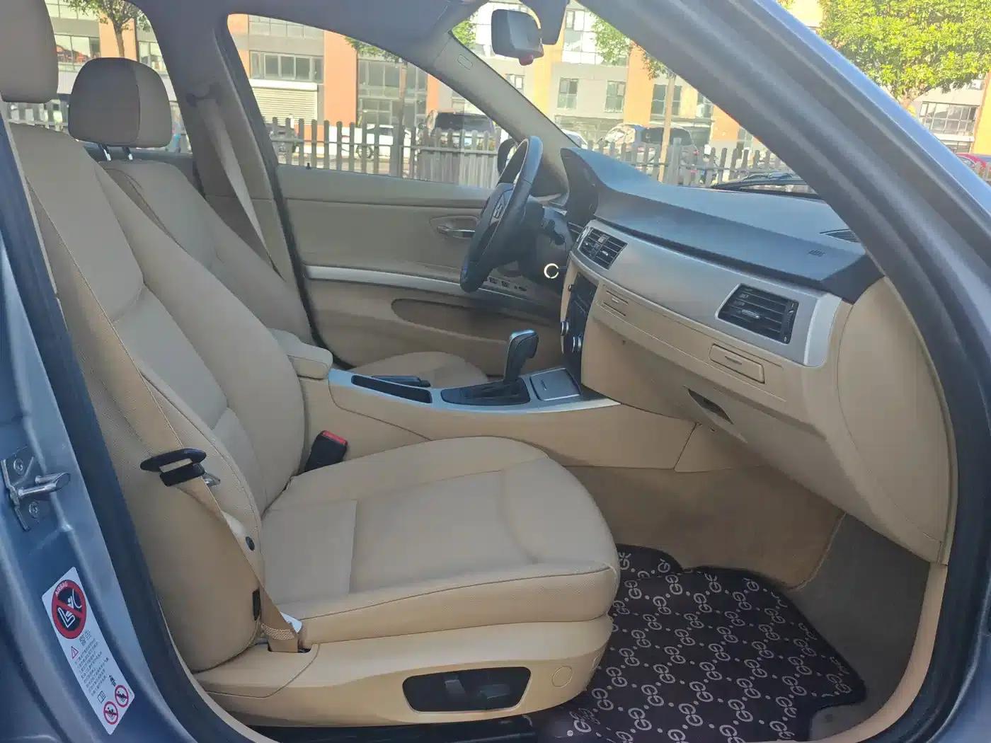 BMW 3 Series 2011 318i Leading Edition — миниатюра 14