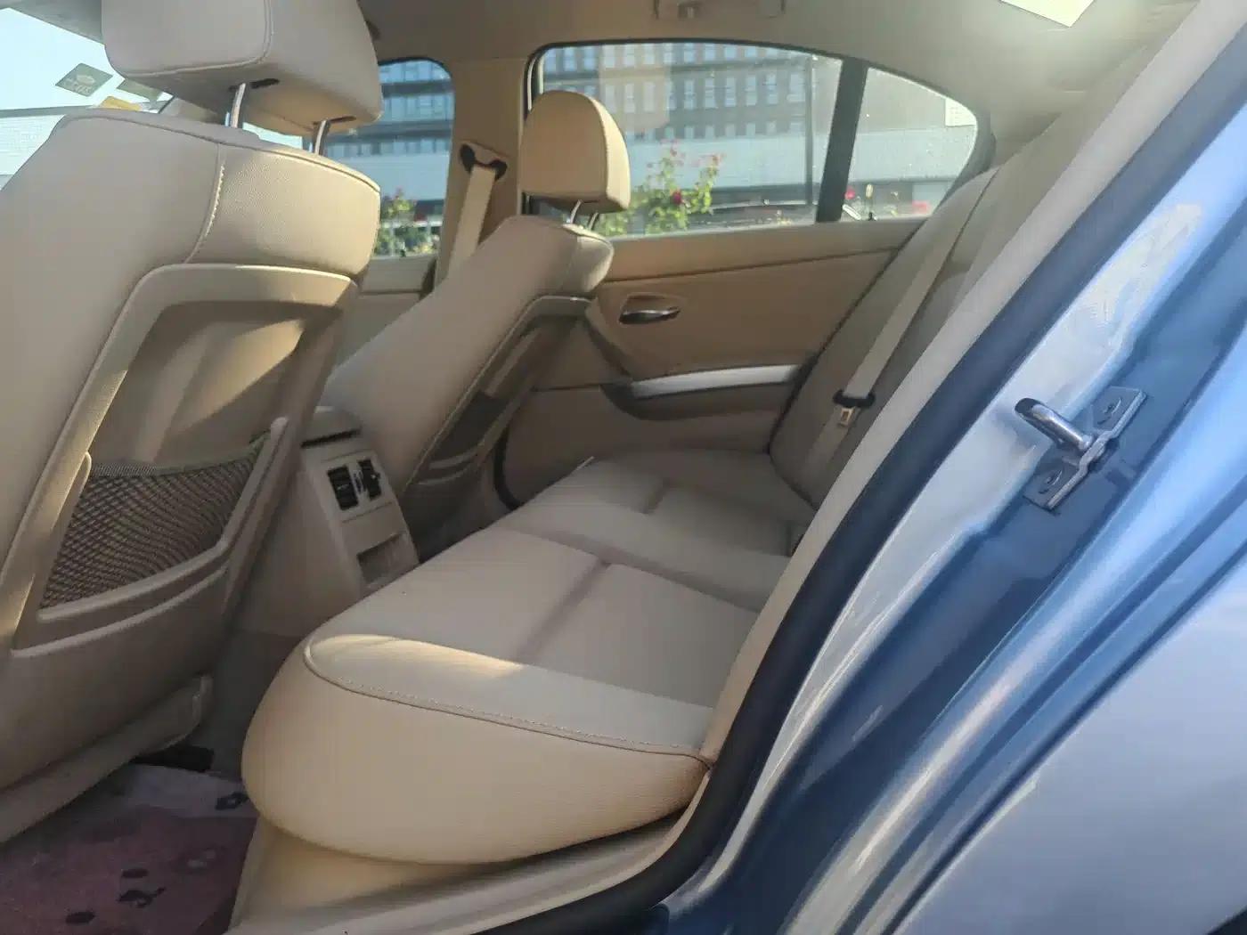 BMW 3 Series 2011 318i Leading Edition — миниатюра 16