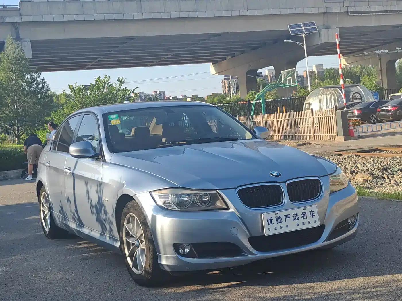 BMW 3 Series 2011 318i Leading Edition — миниатюра 3