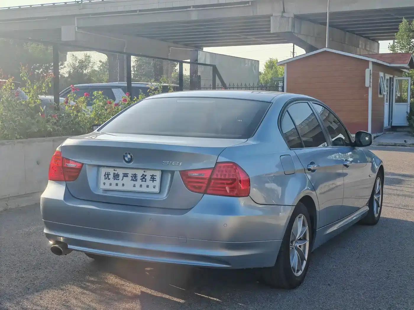 BMW 3 Series 2011 318i Leading Edition — миниатюра 22