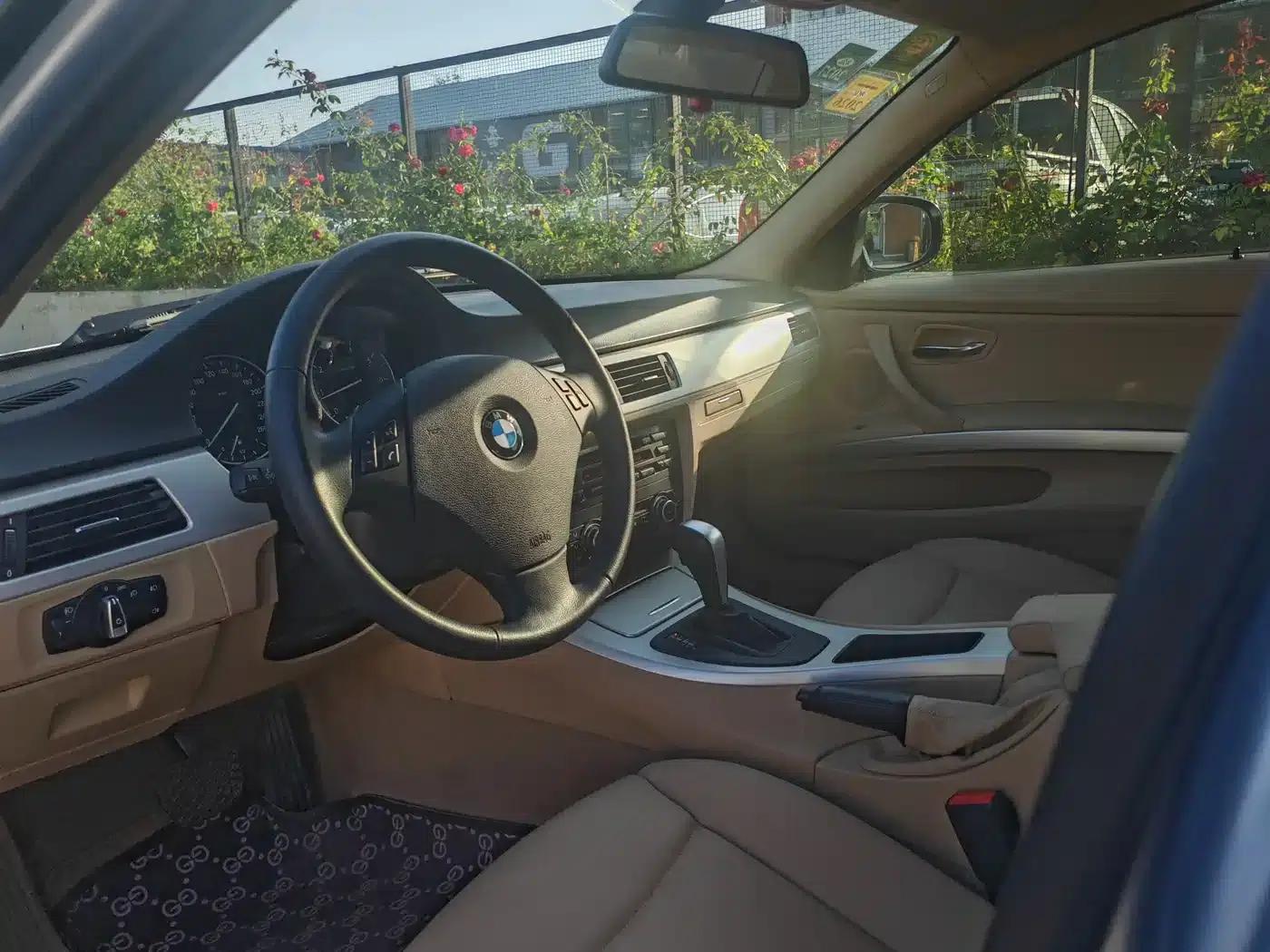 BMW 3 Series 2011 318i Leading Edition — миниатюра 5