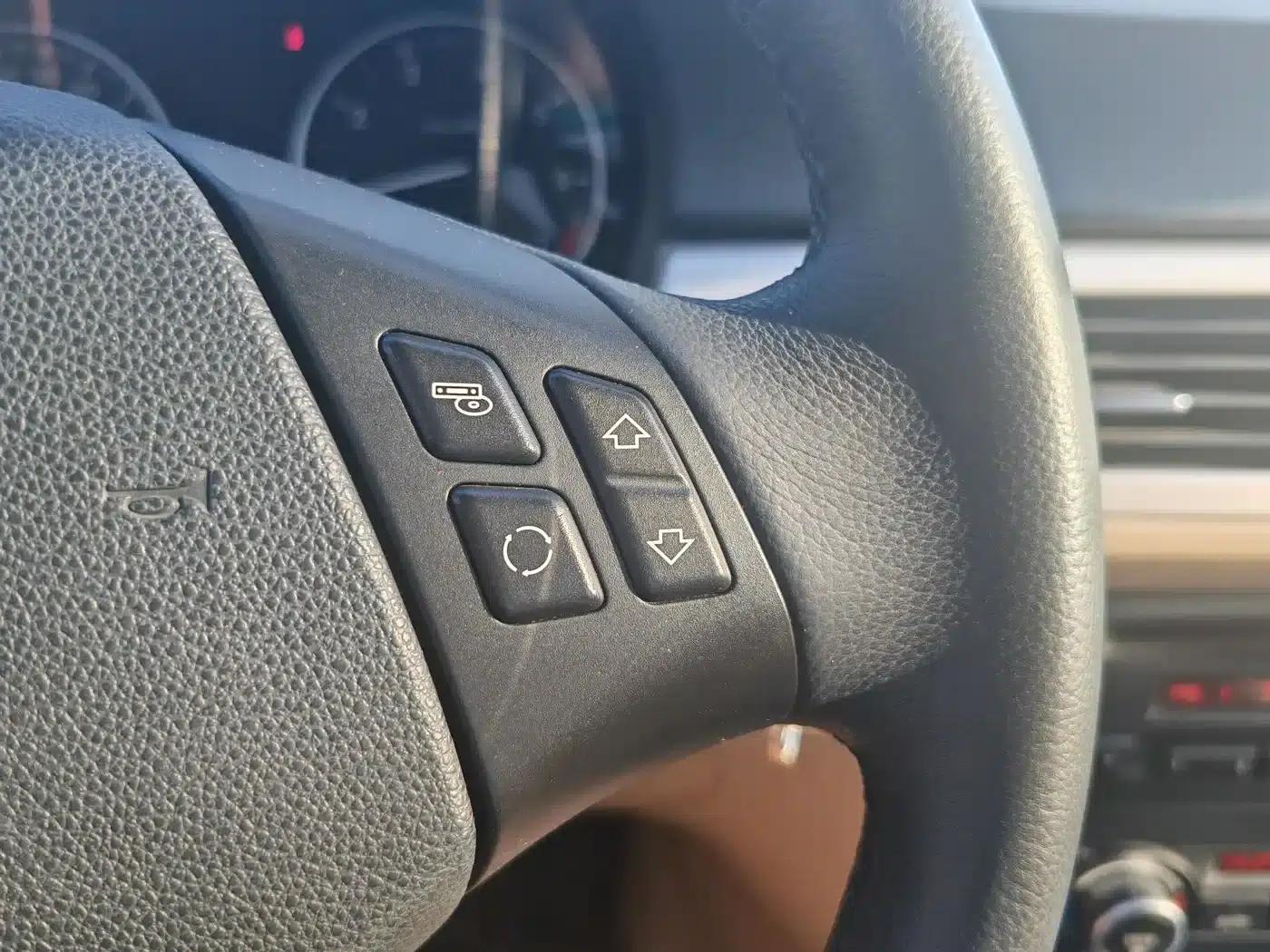 BMW 3 Series 2011 318i Leading Edition — миниатюра 7