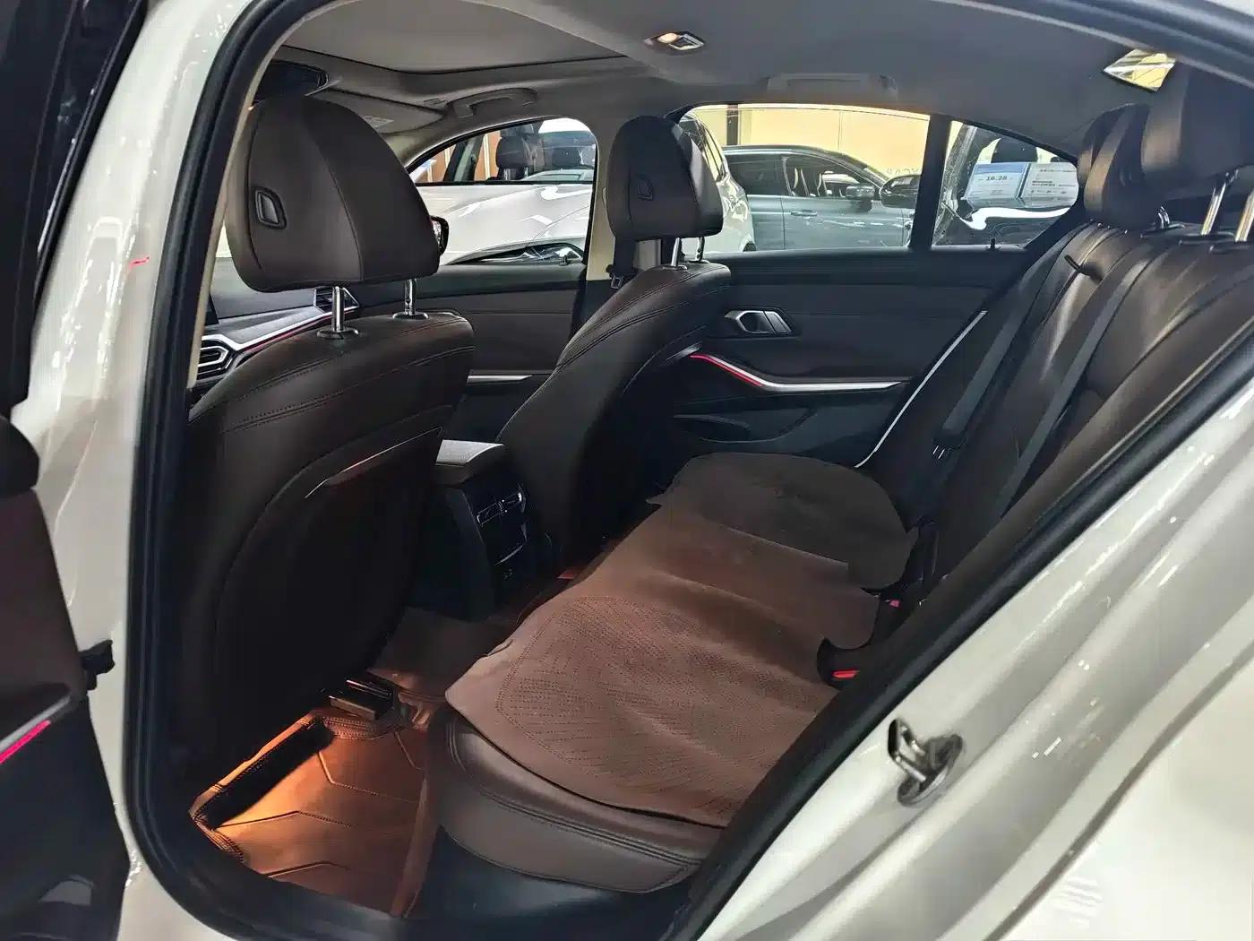 2023 BMW 3 Series 325i M Sport Package — миниатюра 12