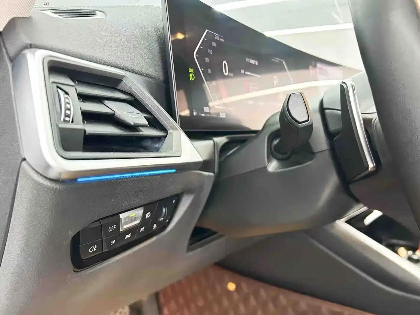 2023 BMW 3 Series 325Li M Sport Package — миниатюра 10