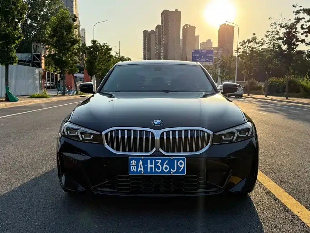 2023 BMW 3 Series 320Li M Sport Package — миниатюра 2