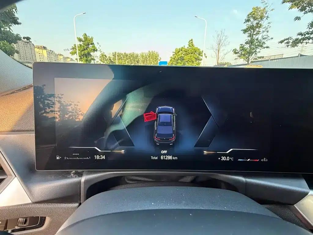 2023 BMW 3 Series 320Li M Sport Package — миниатюра 10