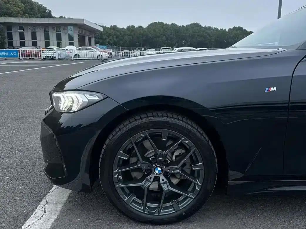 2025 BMW 3 Series 330Li M Sport Shadow Edition — миниатюра 3