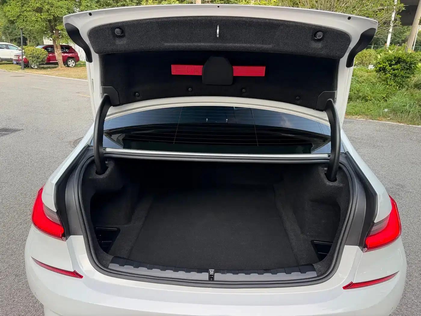 2021 BMW 3 Series Facelift 320Li M Sport Package — миниатюра 13