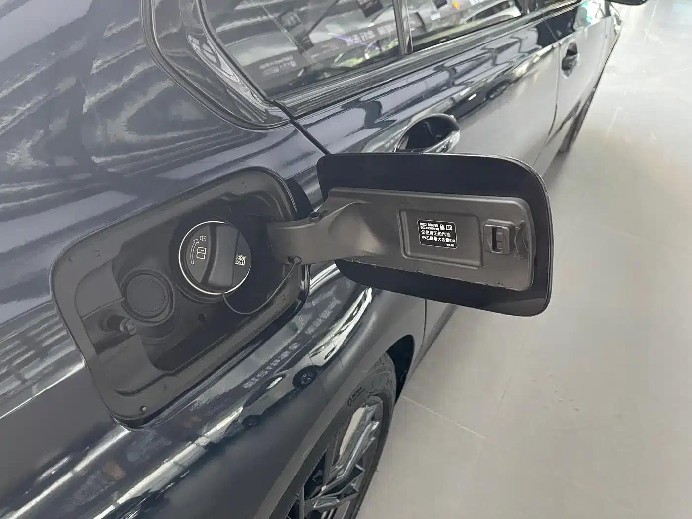 2020 BMW 3 Series 325Li M Sport Shadow Edition — миниатюра 8