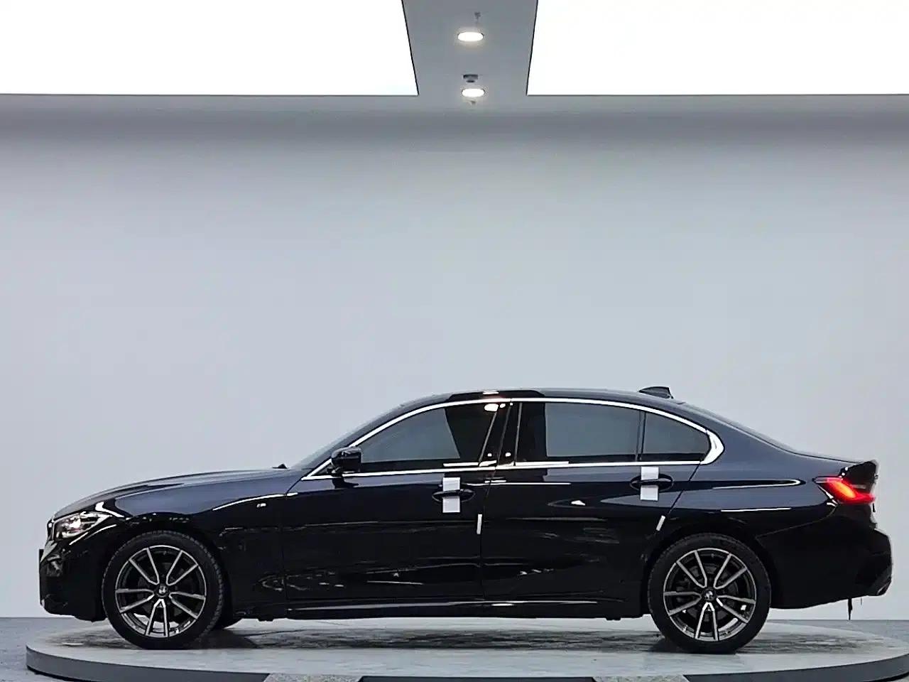 2022 BMW 3 Series 320Li M Sport Package — миниатюра 4