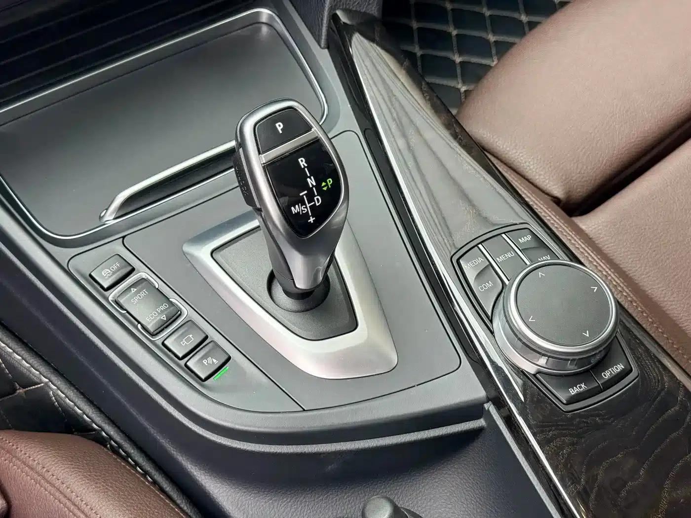 2019 BMW 3 Series 320Li M Sport Shadow Edition — миниатюра 12