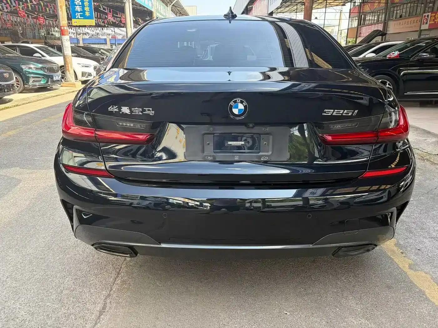2021 BMW 3 Series Facelift 325i M Sport Shadow Edition — миниатюра 11