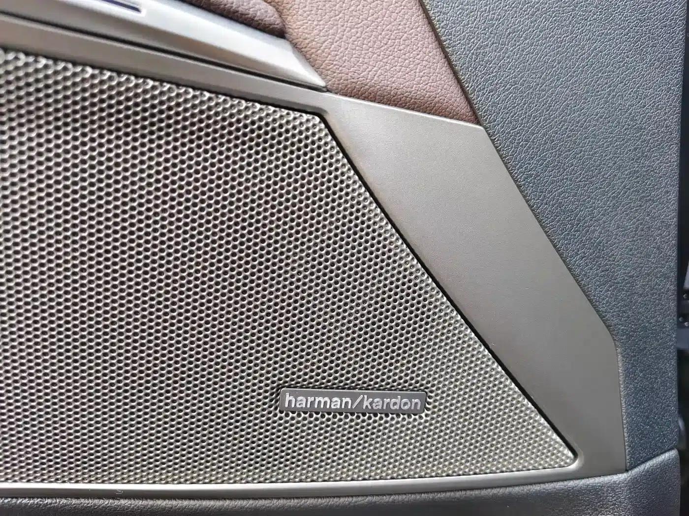 2021 BMW 3 Series Facelift 325i M Sport Shadow Edition — миниатюра 9