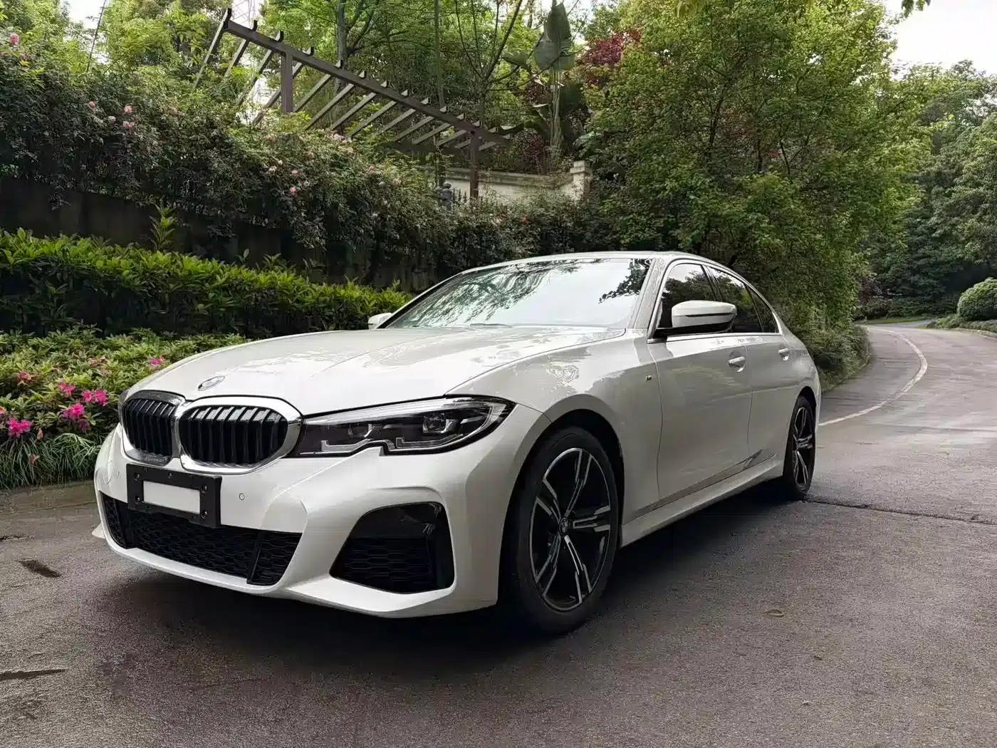 2022 BMW 3 Series 325i M Sport Package — миниатюра 1