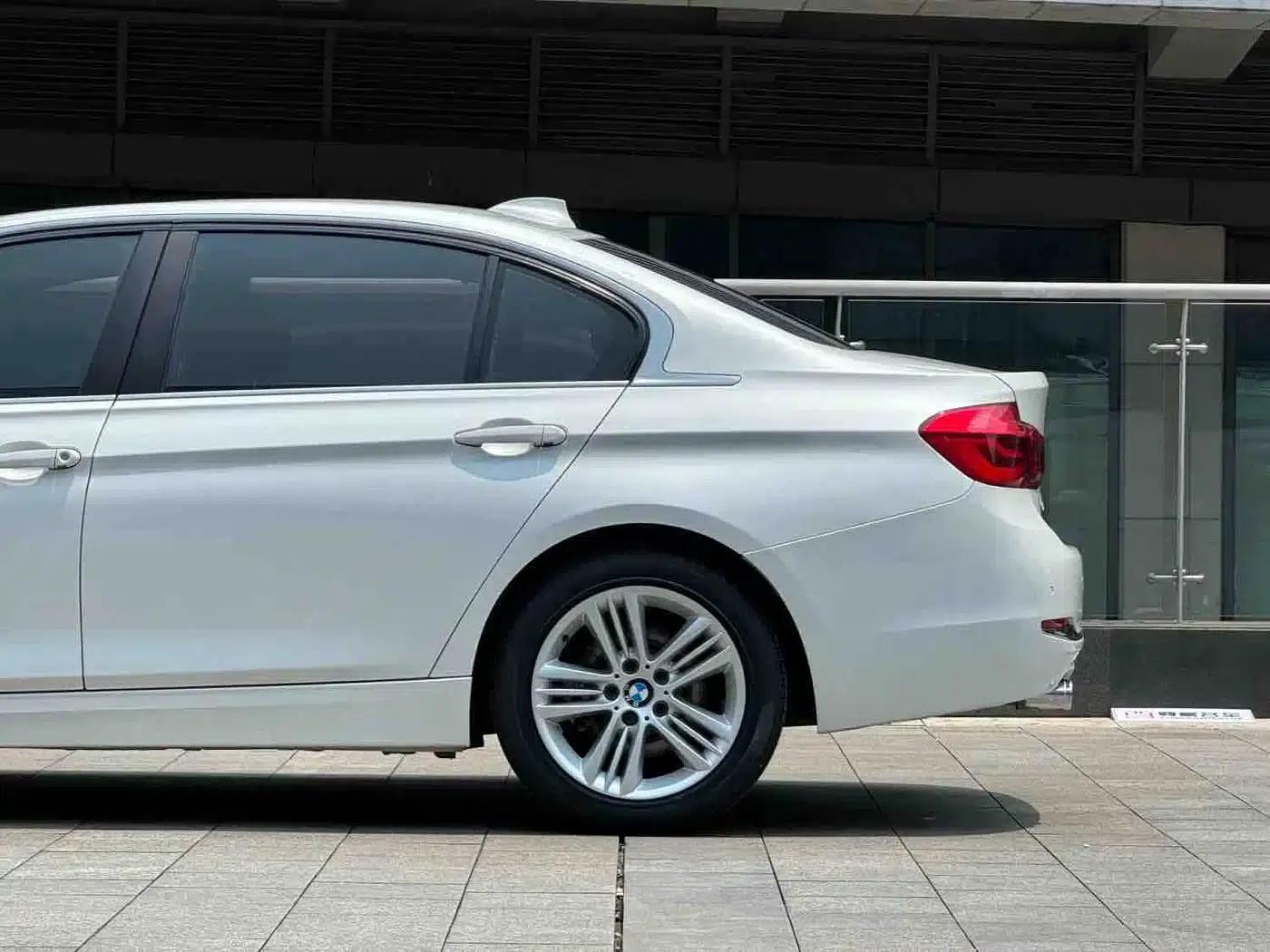 2017 BMW 3 Series 320Li Fashion Edition — миниатюра 5