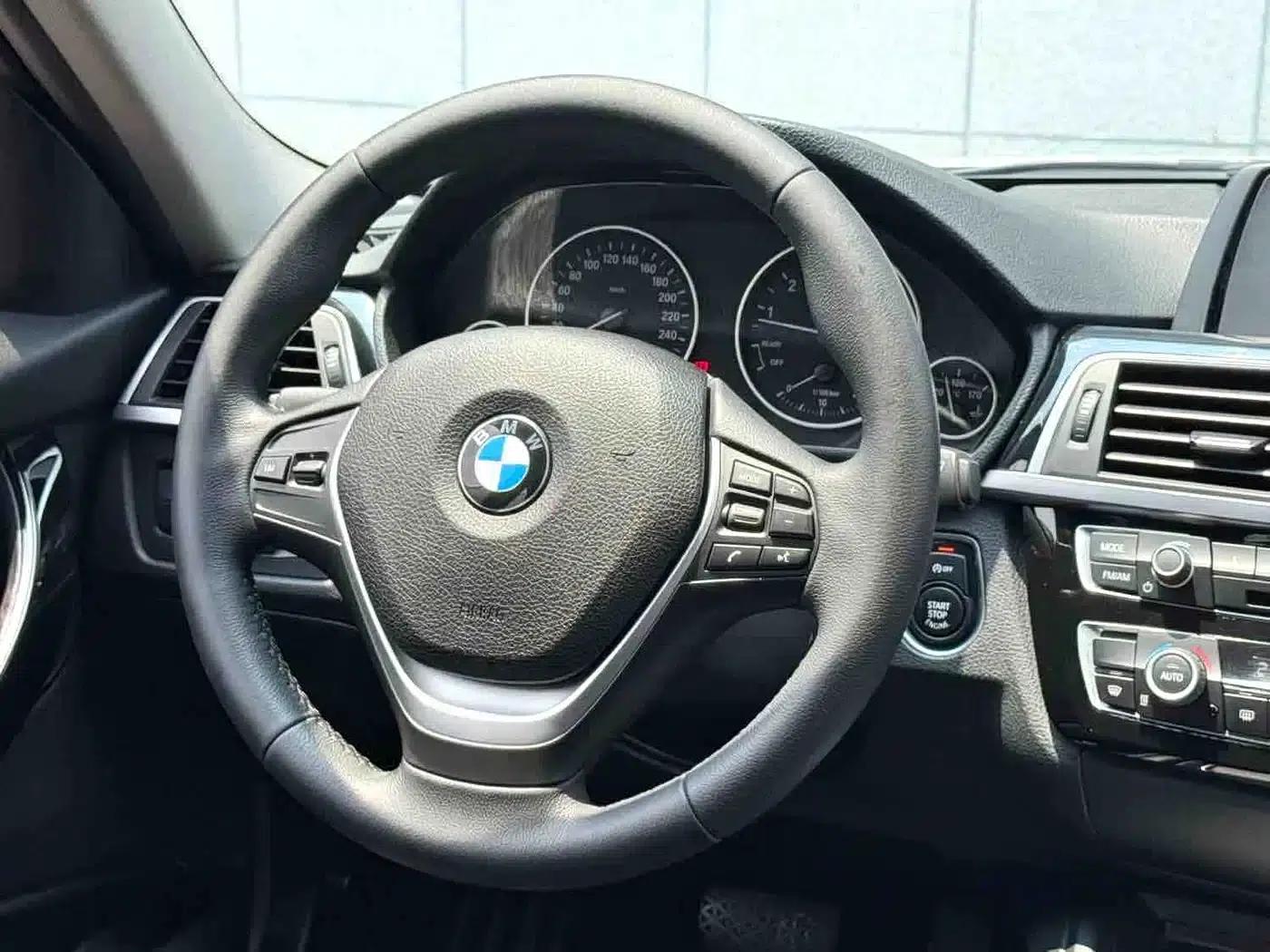 2017 BMW 3 Series 320Li Fashion Edition — миниатюра 7