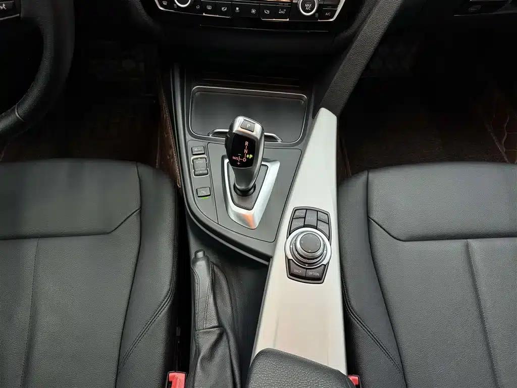 2016 BMW 3 Series 320i Fashion Edition — миниатюра 14