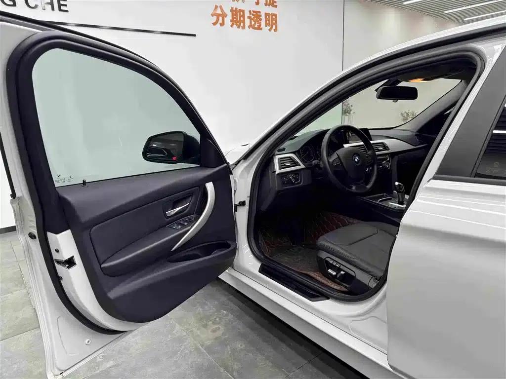 2016 BMW 3 Series 320i Fashion Edition — миниатюра 5