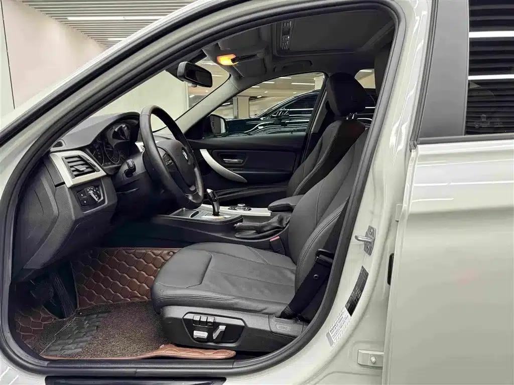 2016 BMW 3 Series 320i Fashion Edition — миниатюра 6