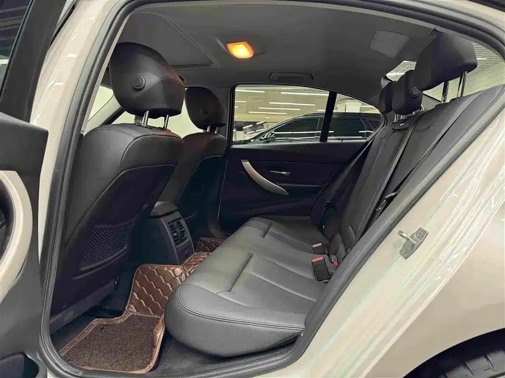 2016 BMW 3 Series 320i Fashion Edition — миниатюра 8