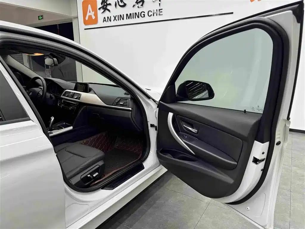 2016 BMW 3 Series 320i Fashion Edition — миниатюра 10