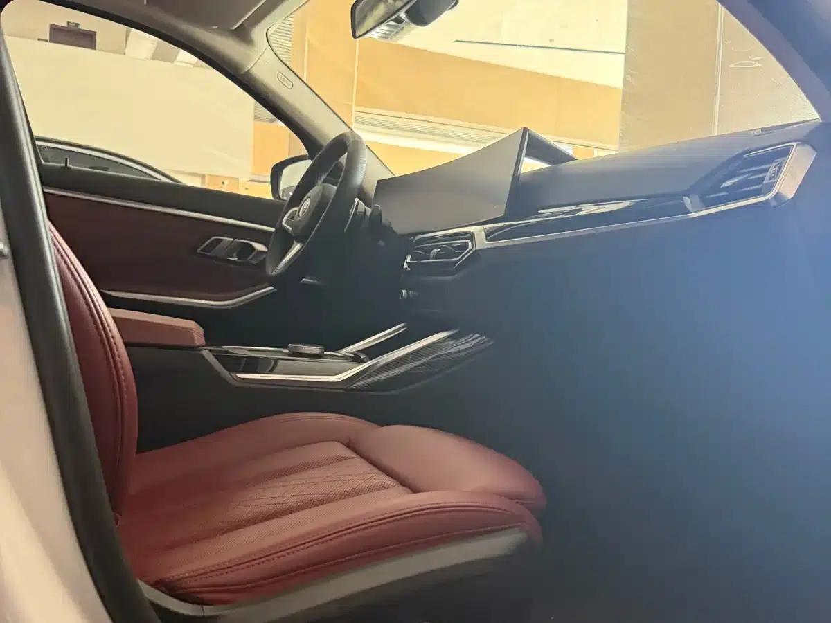 2023 BMW 3 Series 320Li M Sport Package — миниатюра 6