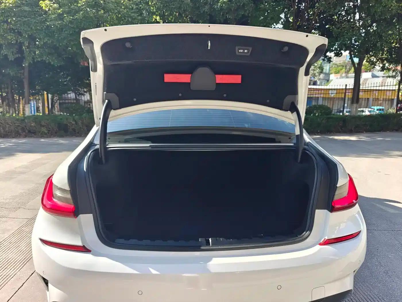 2022 BMW 3 Series 325Li M Sport Package — миниатюра 14