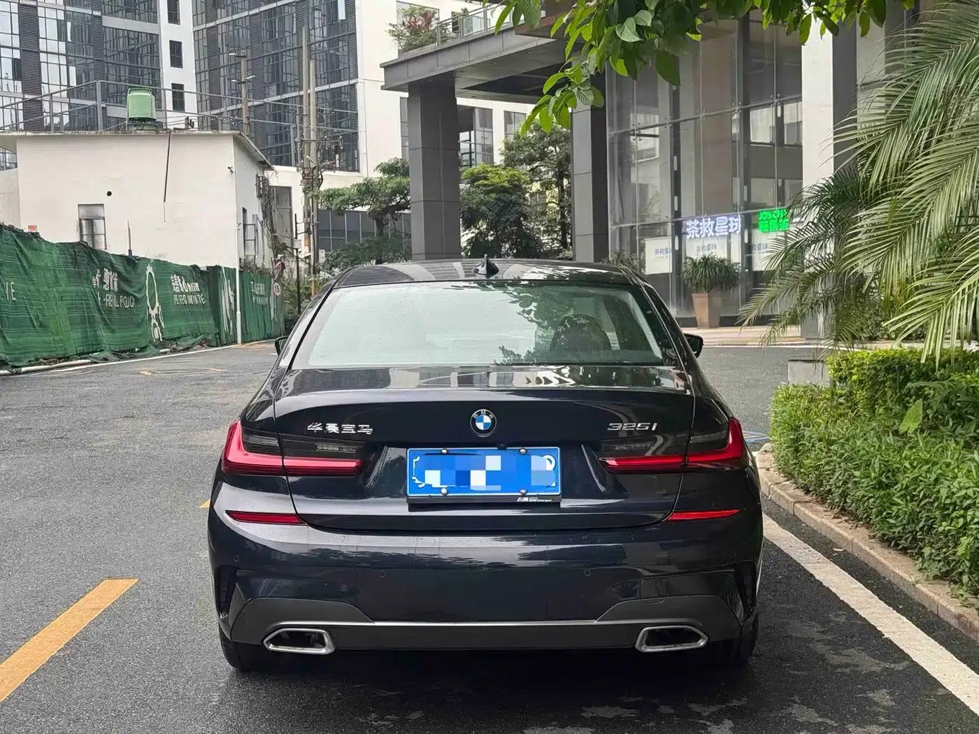 2022 BMW 3 Series 325i M Sport Package — миниатюра 5