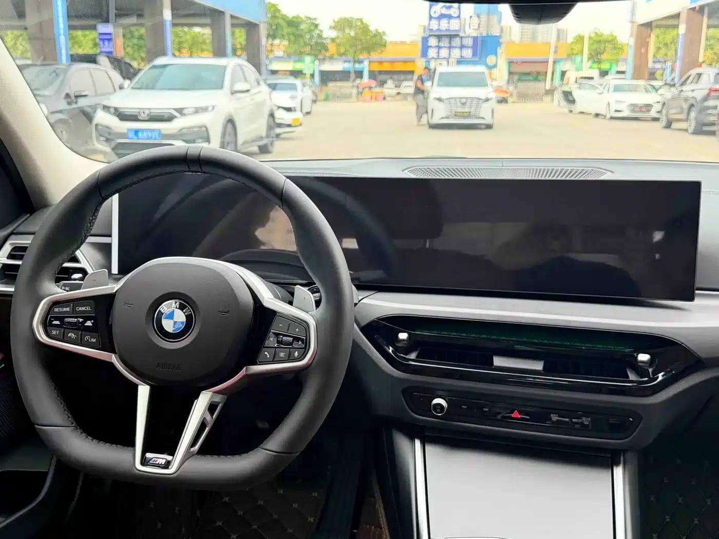 2025 BMW 3 Series 325i M Sport Package — миниатюра 10