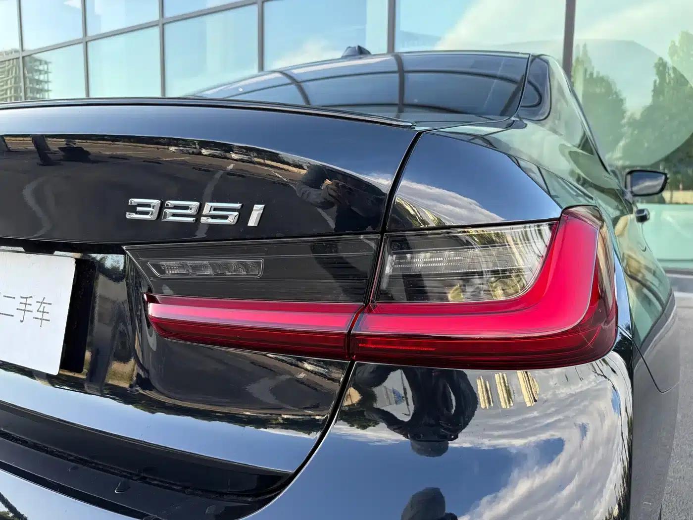 2023 BMW 3 Series 325i M Sport Shadow Edition — миниатюра 25