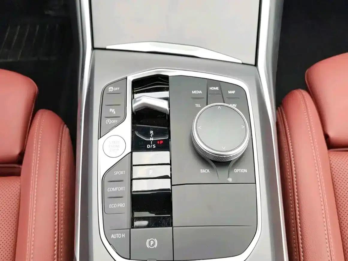 2025 BMW 3 Series 325i M Sport Package — миниатюра 10