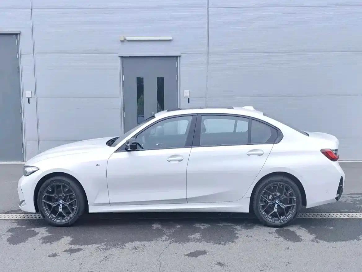 2026 BMW 3 Series 330Li M Sport Shadow Edition — миниатюра 4
