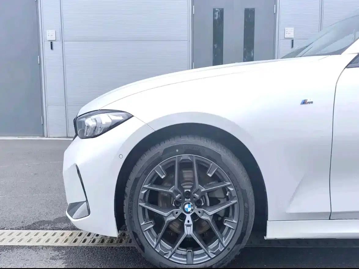 2026 BMW 3 Series 330Li M Sport Shadow Edition — миниатюра 6