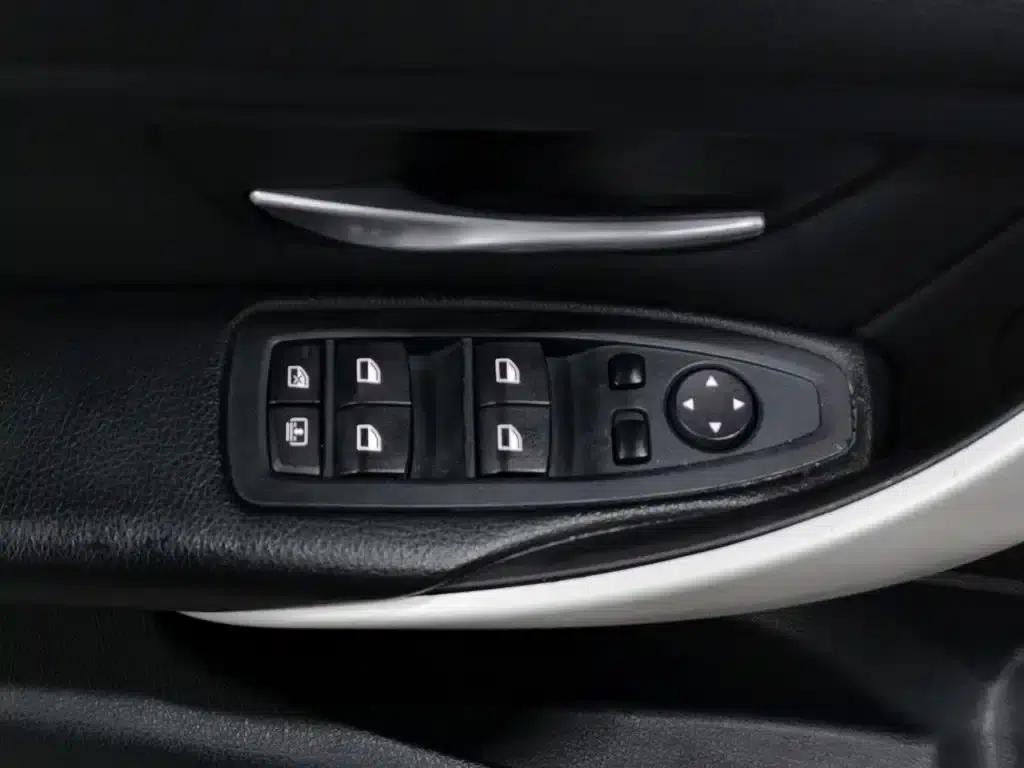 BMW 3 Series 2015 320Li Super Enjoyment Edition Fashion Model — миниатюра 9