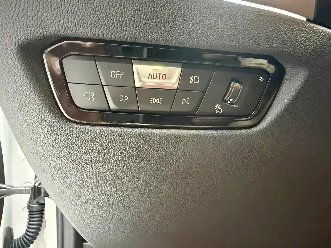 2023 BMW 3 Series 320Li M Sport Package — миниатюра 19