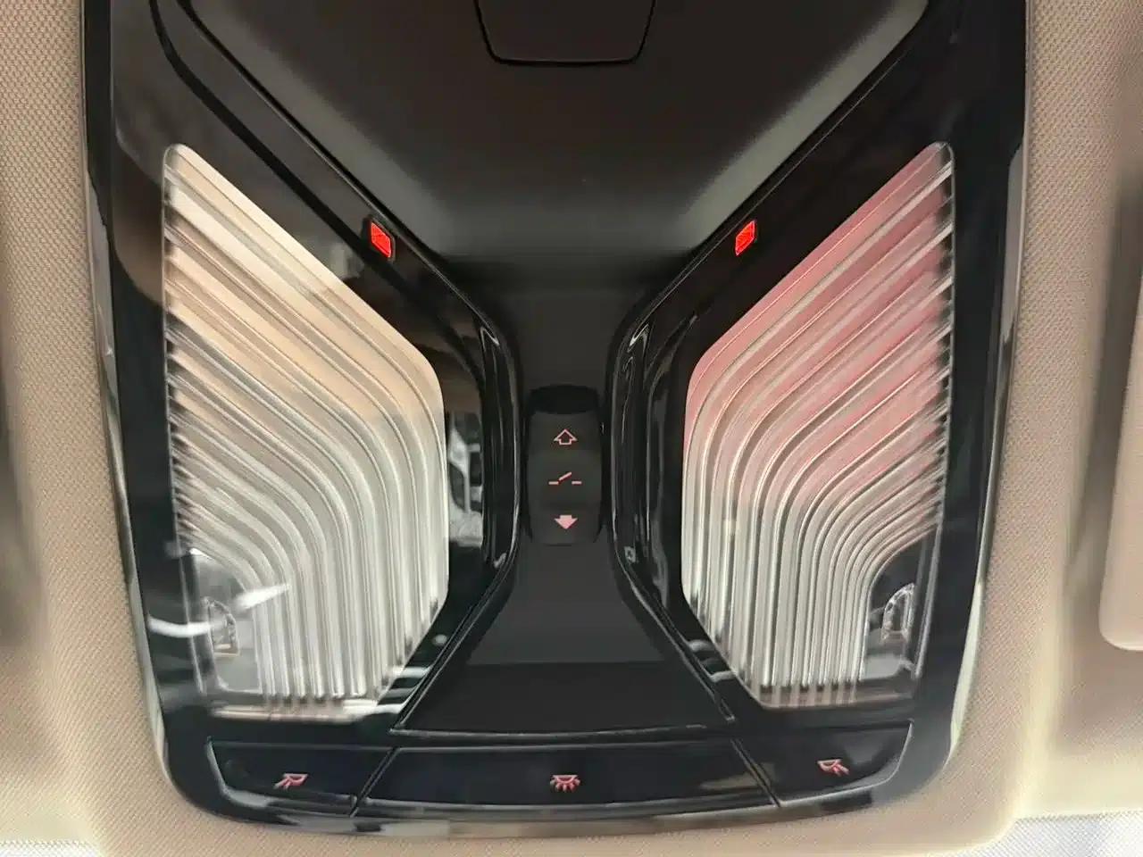 2023 BMW 3 Series 320Li M Sport Package — миниатюра 23