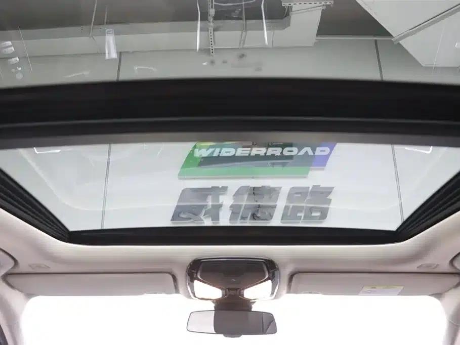 2024 BMW 3 Series 325Li M Sport Shadow Edition — миниатюра 21