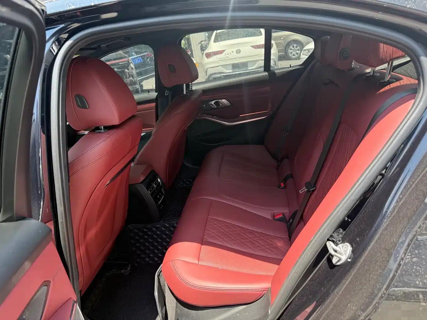 2023 BMW 3 Series 330i M Sport Shadow Edition — миниатюра 6