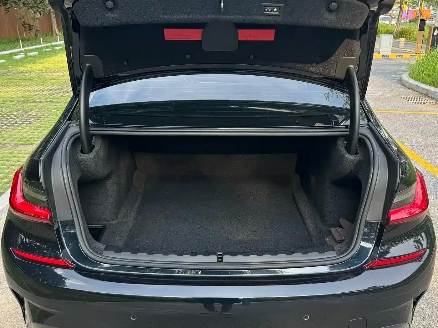 2021 BMW 3 Series 325Li M Sport Package — миниатюра 9