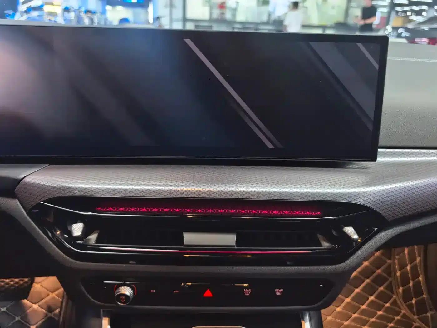 2025 BMW 3 Series 330Li M Sport Shadow Edition — миниатюра 7