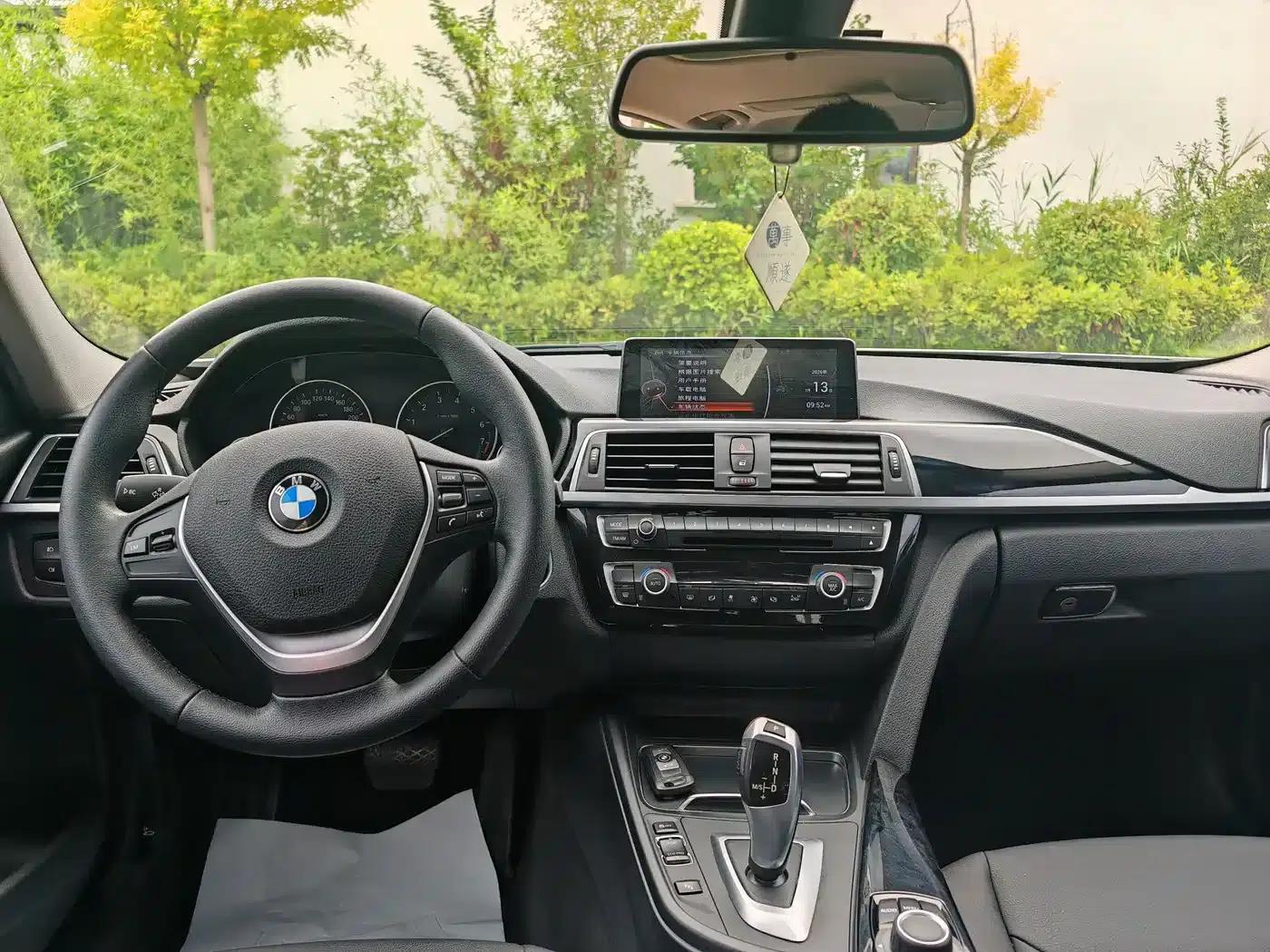 2017 BMW 3 Series 320Li Fashion Edition — миниатюра 11