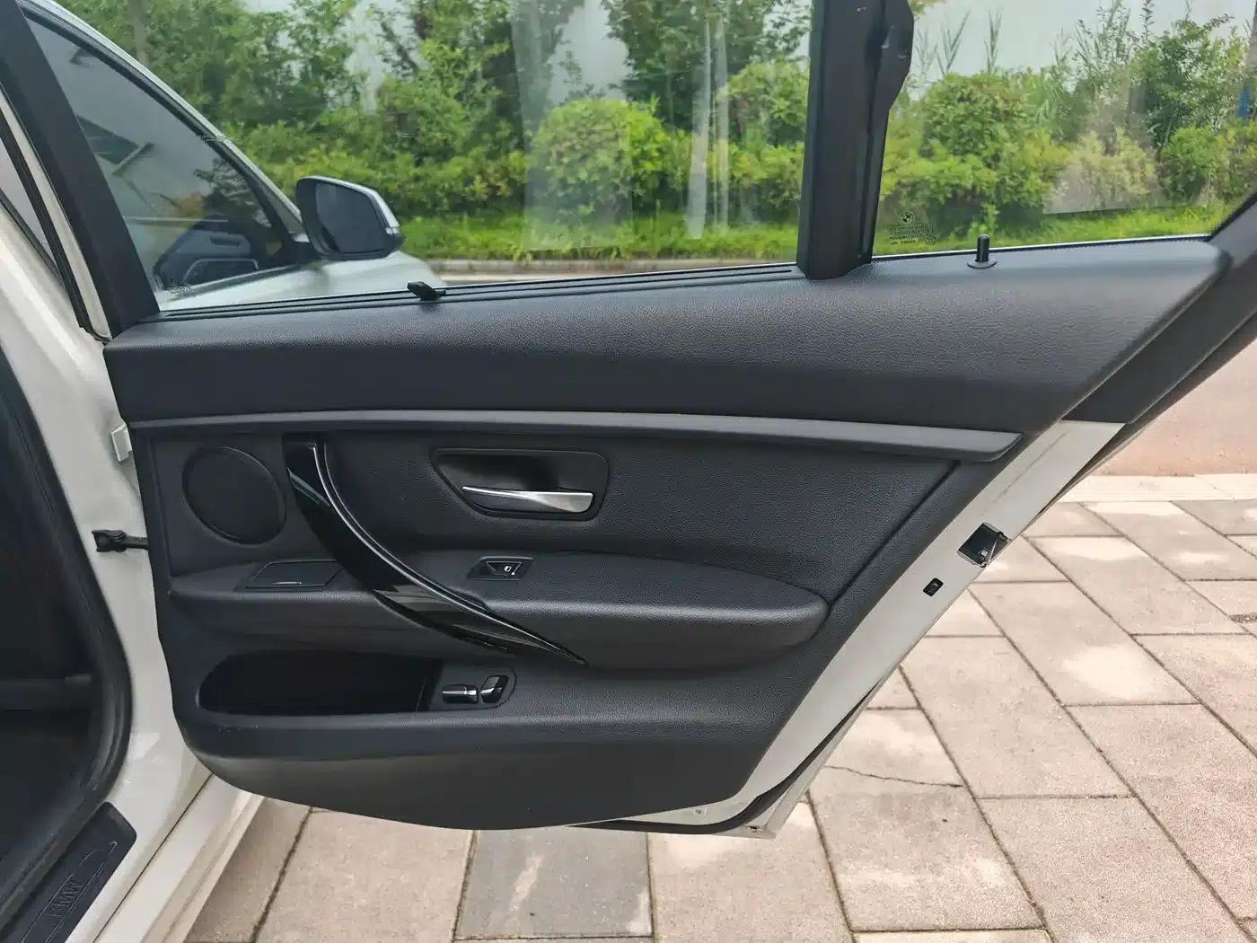 2017 BMW 3 Series 320Li Fashion Edition — миниатюра 12