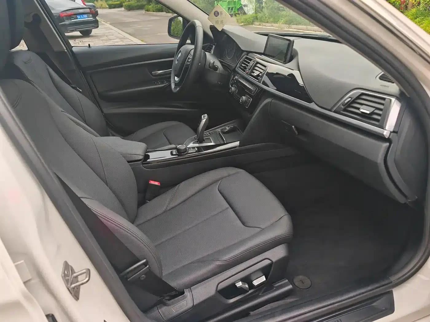 2017 BMW 3 Series 320Li Fashion Edition — миниатюра 8