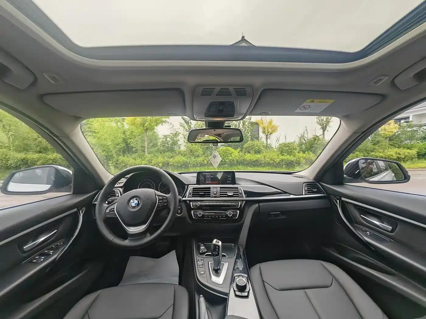 2017 BMW 3 Series 320Li Fashion Edition — миниатюра 10