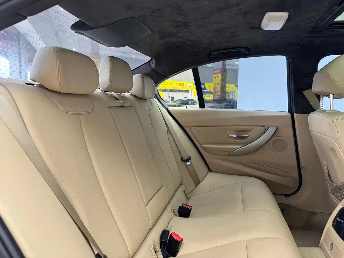 BMW 3 Series 2015 320i Fashion Edition — миниатюра 11